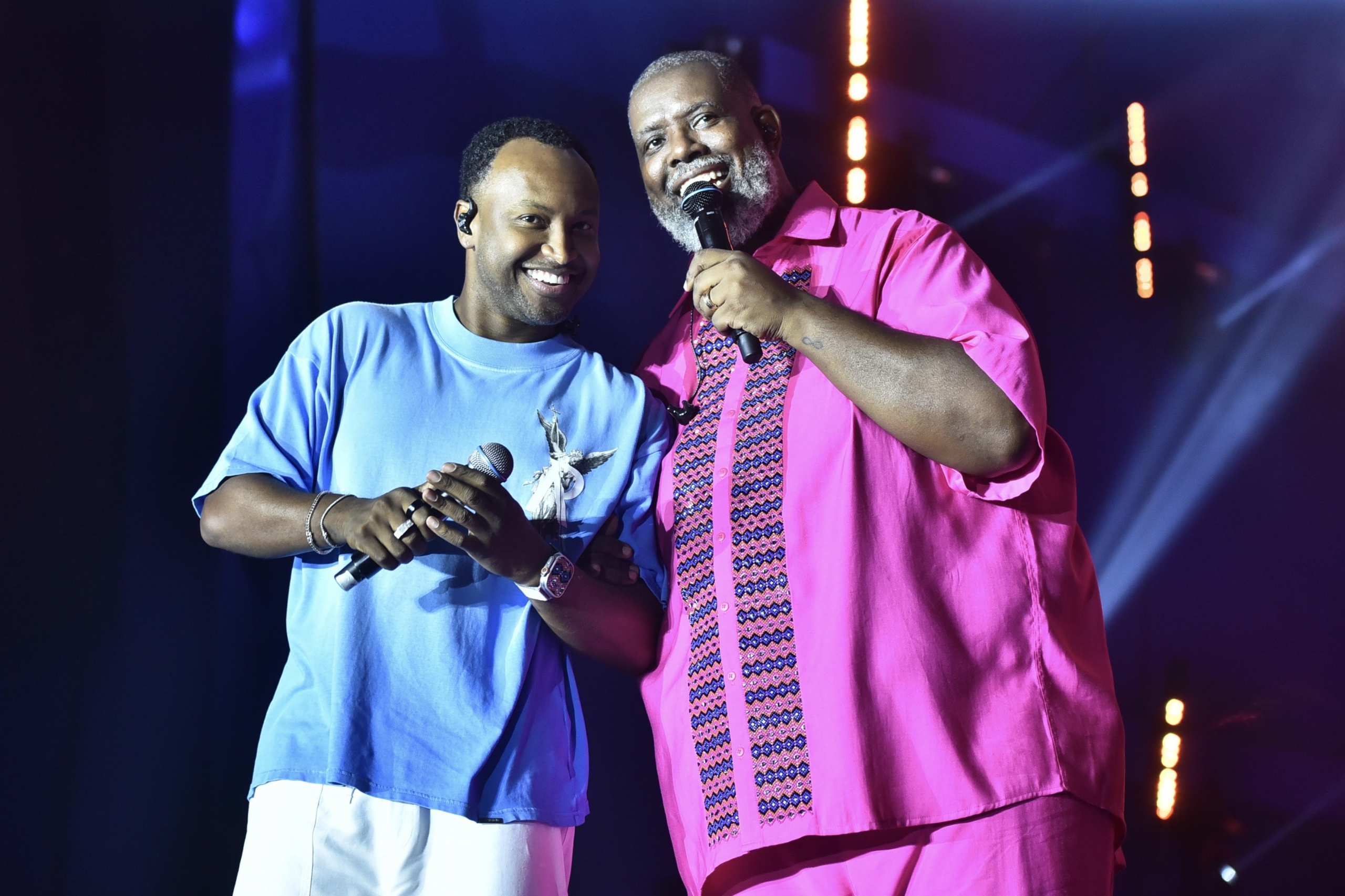 Péricles encerra turnê no Rio de Janeiro com show histórico e presença de famosos