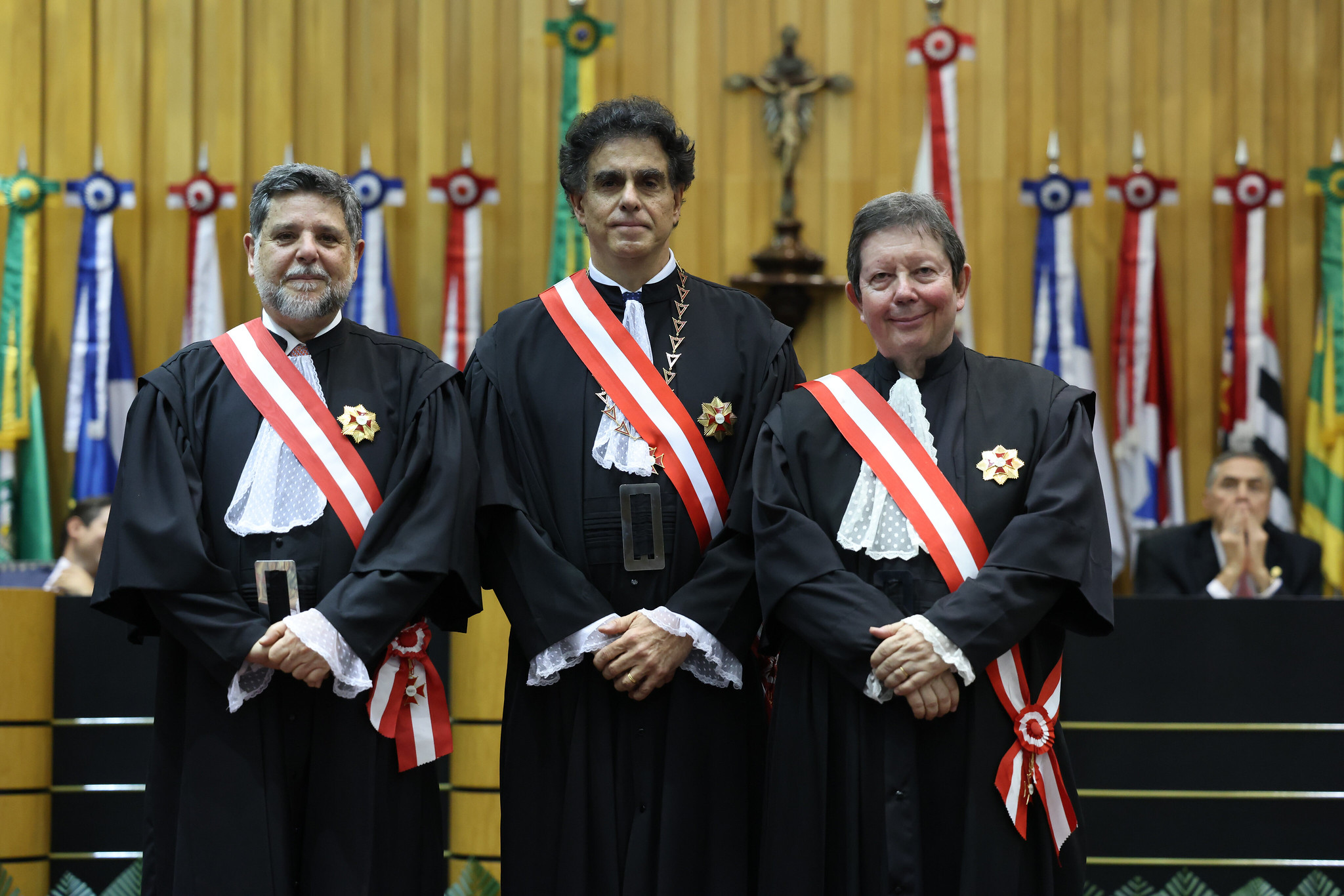 TST empossa novos dirigentes em sessão solene com autoridades dos Três Poderes