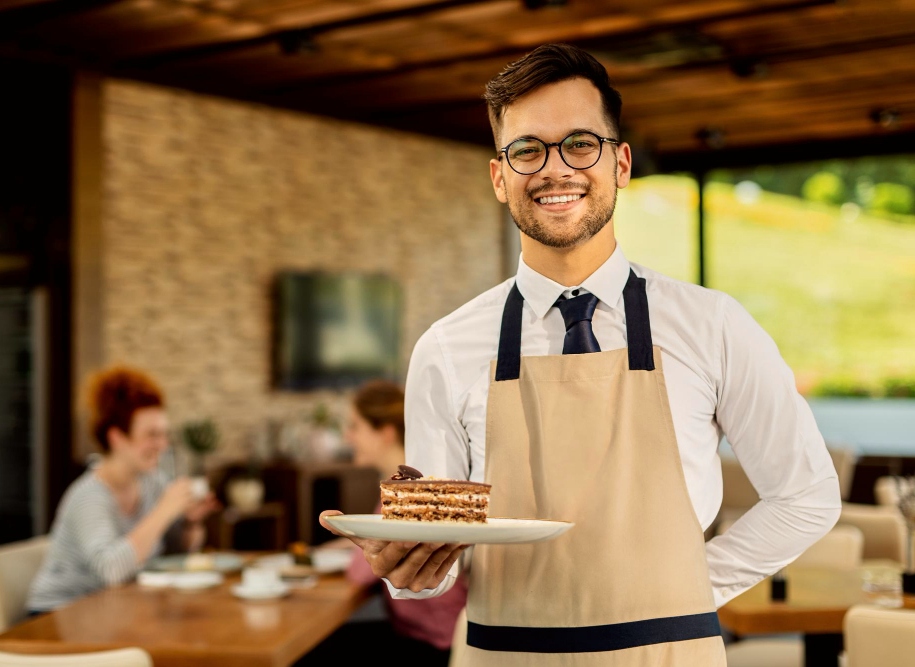 Elmano comemora a abertura de 40.518 postos de empregos formais no Ceará