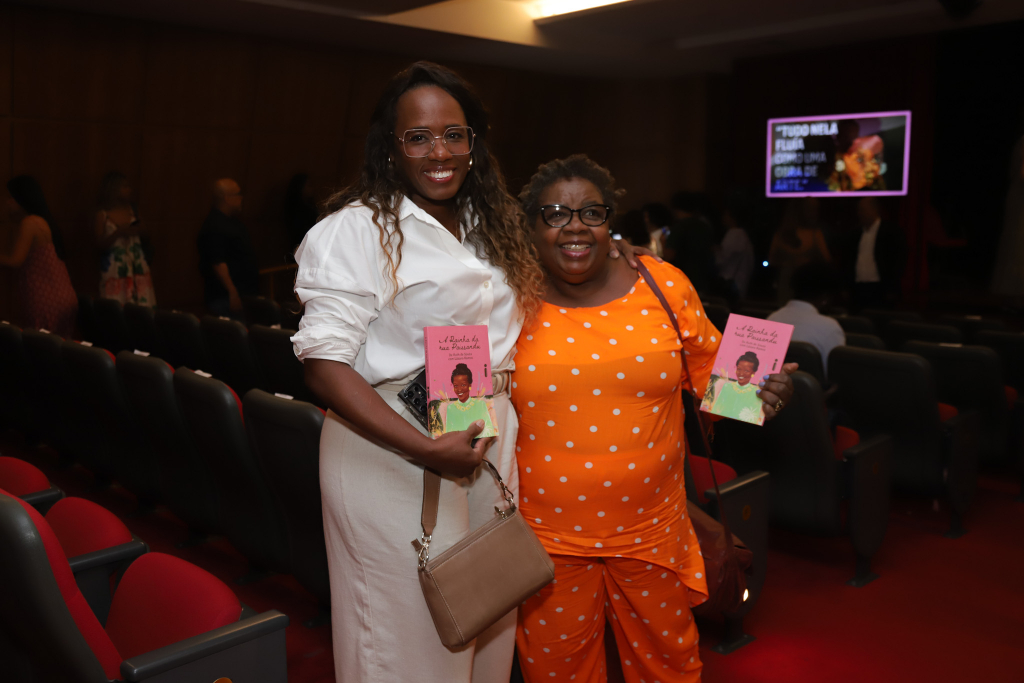 Tatiana Tiburcio E Mariah Da Penha