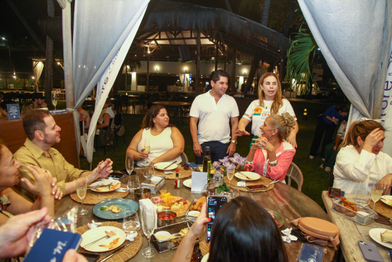 Turismo corporativo - Comodoro Pompeu Vasconcelos apresenta espaços do Iate Clube de Fortaleza a participantes do Corporate Tour