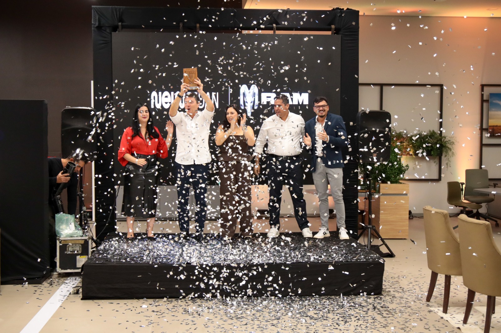 Excelência da Newsedan é reconhecida em premiações para operações Jeep e RAM