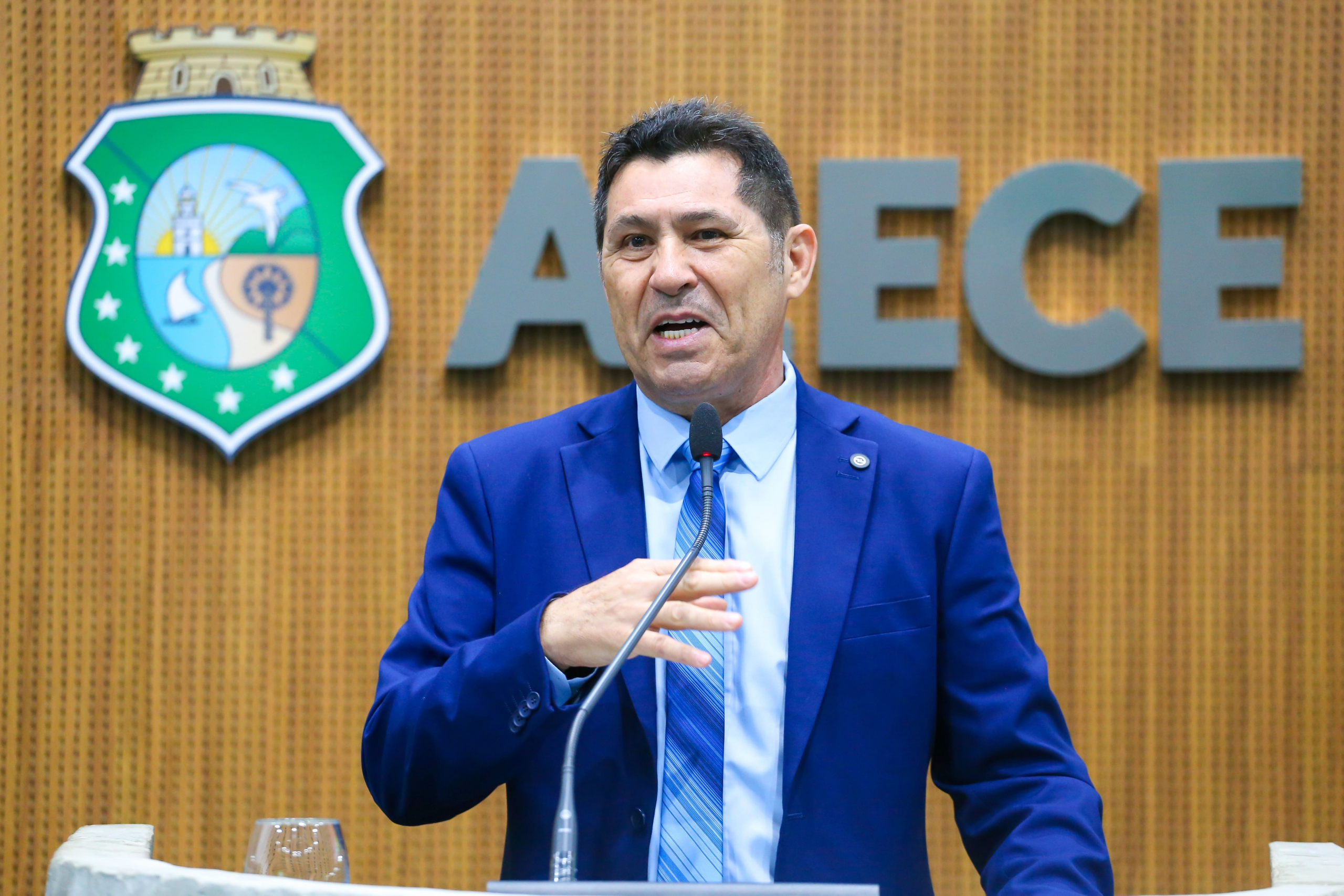 Deputado De Assis Diniz defende isenção de ICMS para quem produz energia limpa no Ceará