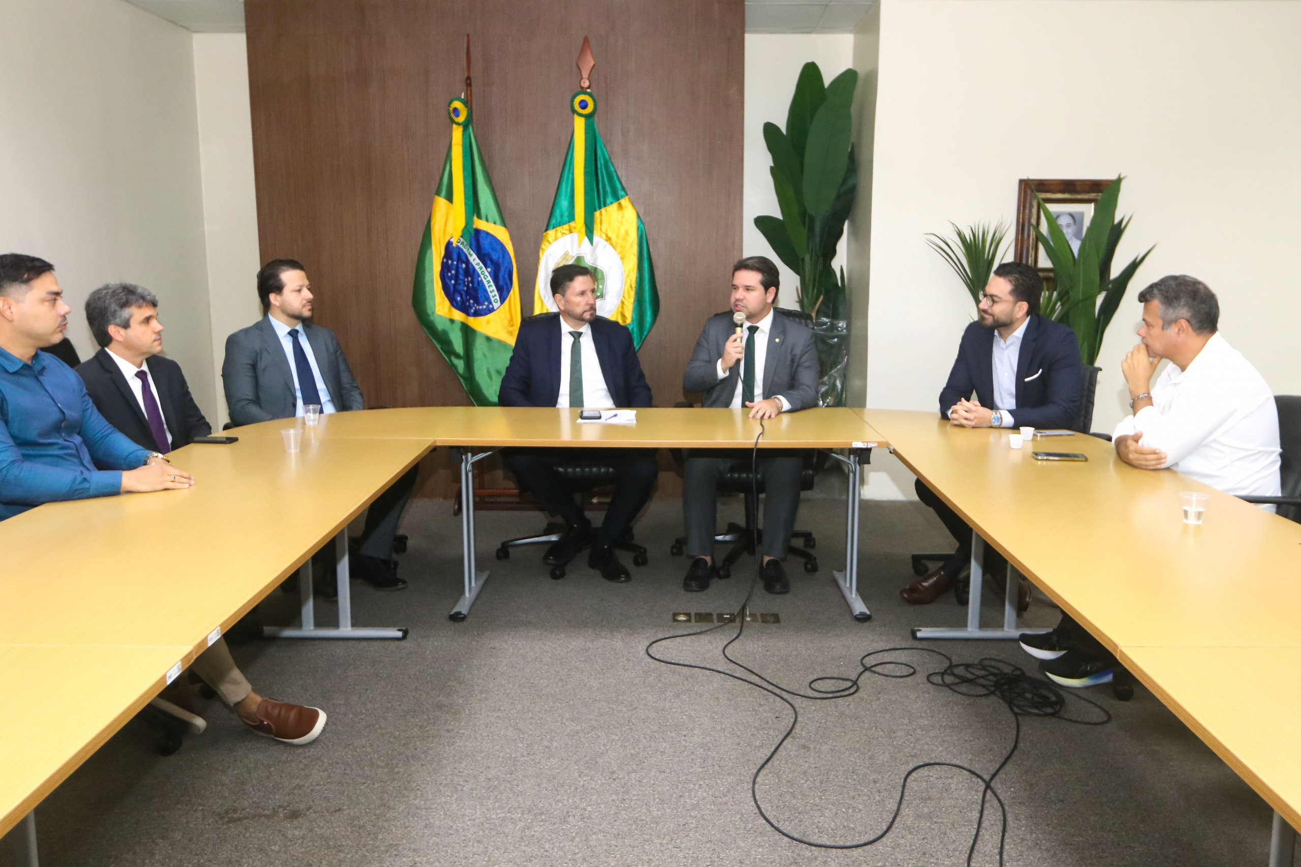 Alece reúne representantes do setor solar para tratar de proposta em análise no Congresso