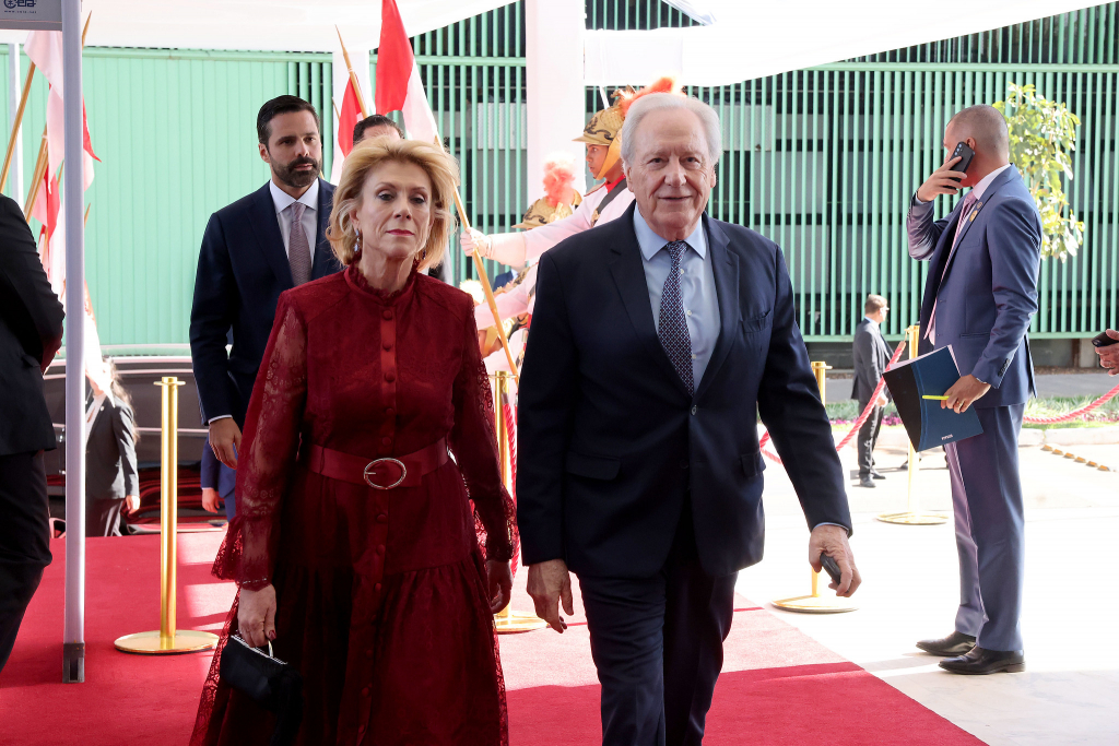 54821089901 Adbe05a18e K