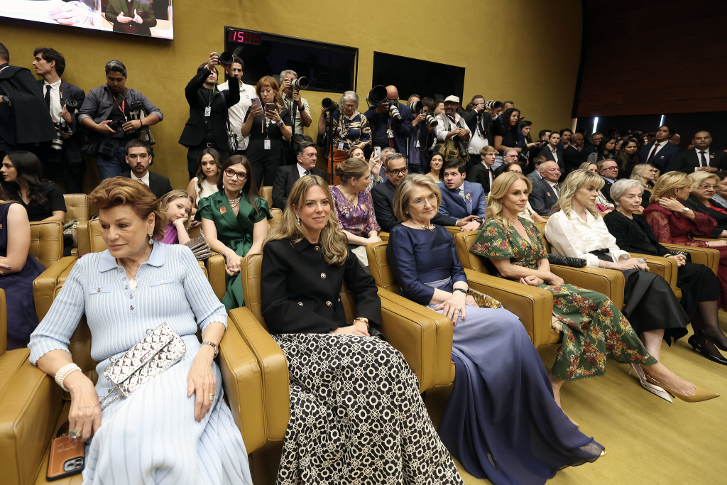 54821425705 E588e02d3f K