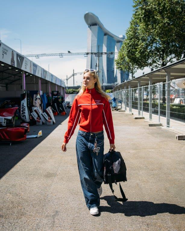 Alba Hurup Larsen Veste Tommy Jeans Crédito Cortesia F1 Academy (17)