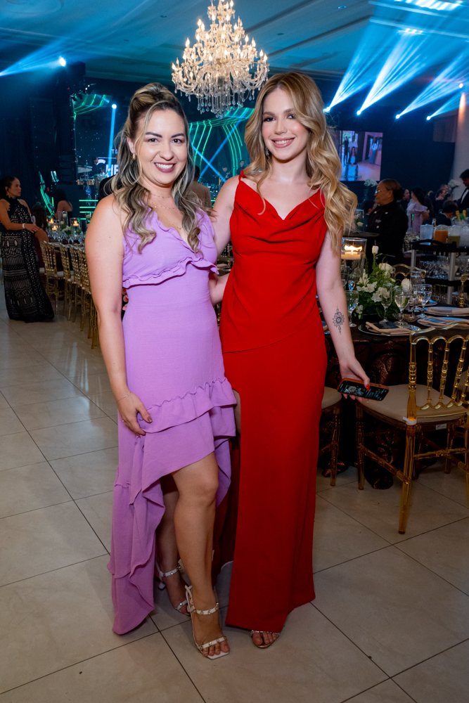 Amanda Andrade E Lívia Colares