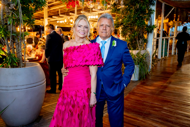 Chuva de arroz - Victória Macêdo e Everardo Silveira dizem “sim” em cerimônia na Igreja do Líbano