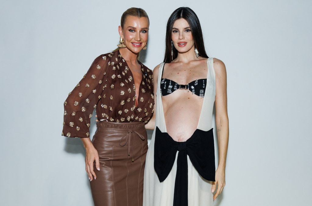 Ana Paula Siebert E Camila Queiroz