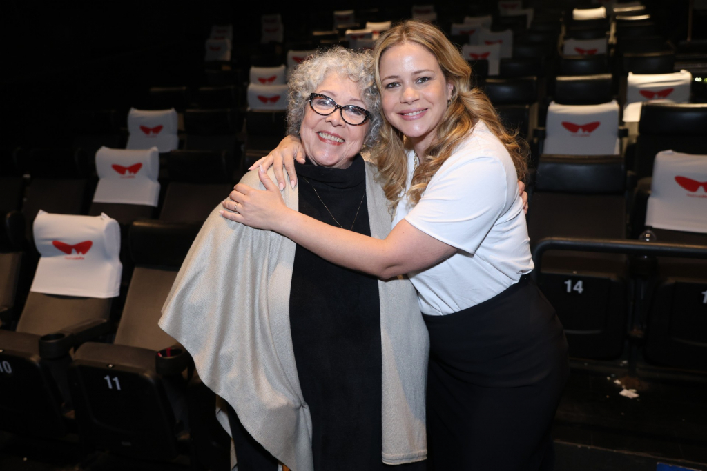 Angela E Leandra Leal