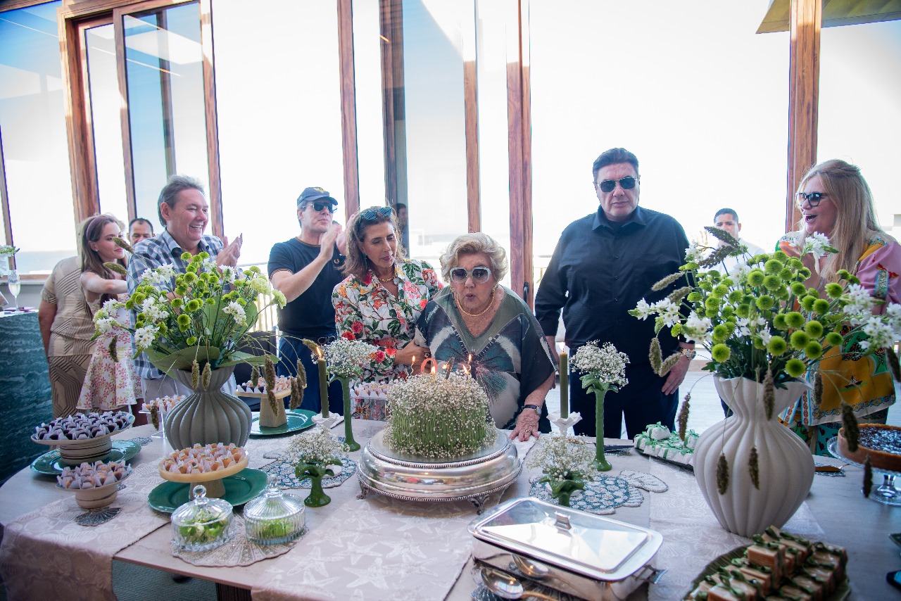 Aniversário De Consuelo Dias Branco