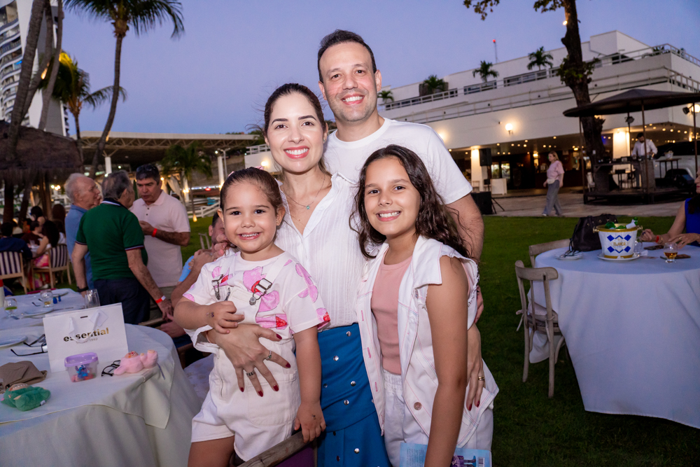 Beatriz, Denize, Isaias E Gabriela Tomaz