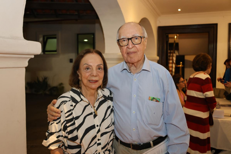 Versos em cena - Lourdinha Leite Barbosa lança livro “Água da Palavra” em noite poética no Ideal Clube