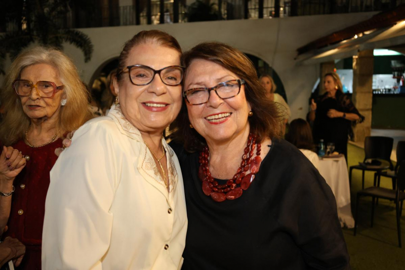 Versos em cena - Lourdinha Leite Barbosa lança livro “Água da Palavra” em noite poética no Ideal Clube