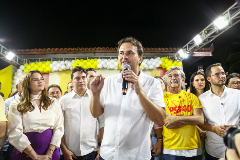 Novas alianças - Com presença de Cid Gomes, Acilon Gonçalves e oito prefeitos do Ceará se filiam ao PSB durante encontro no Eusébio