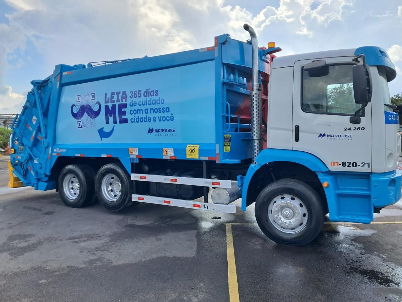 Caminhão Adesivado Em Alusão à Campanha Novembro Azul