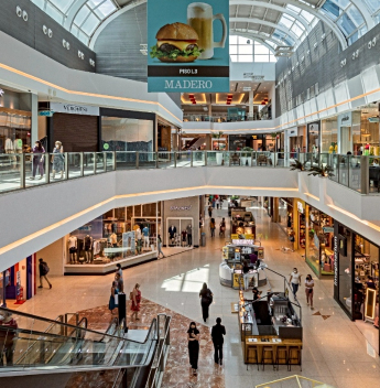 Confiança do comércio avança 2,2% em março e atinge maior nível em mais de um ano