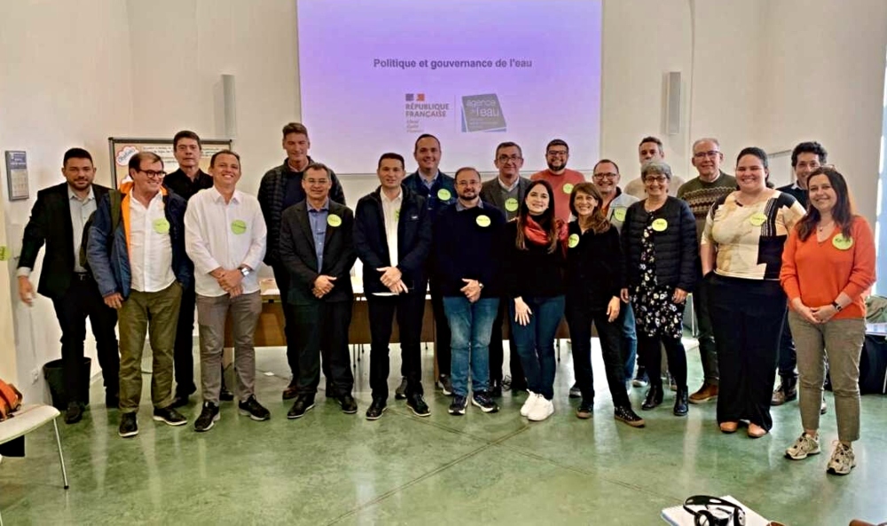 Comitiva do Ceará discute soluções para escassez hídrica em evento na França