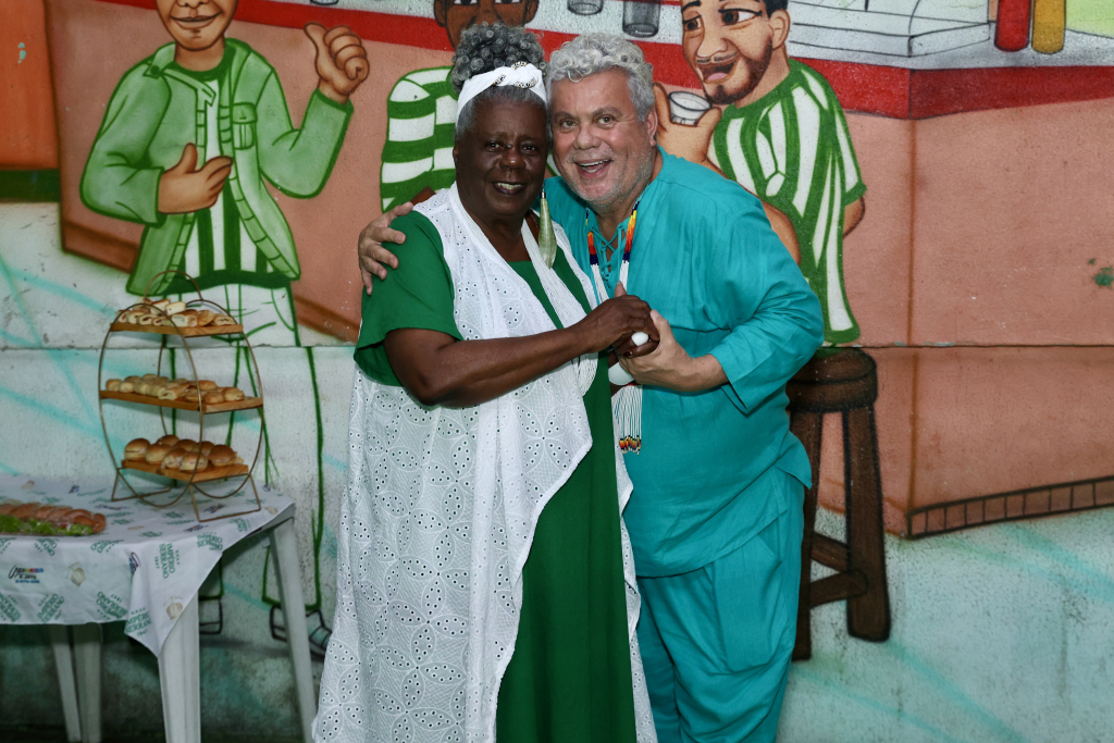 D. Conceição E Milton Cunha