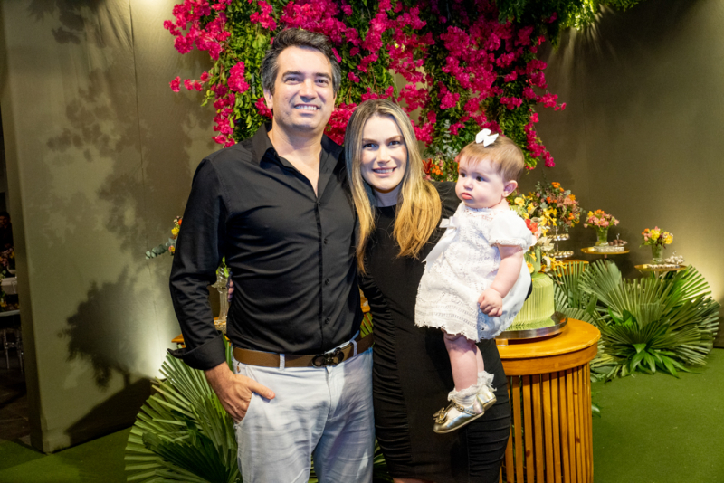 Brinde à vida - Eliane Brasil festeja nova idade em noite animada no La Casa Lounge