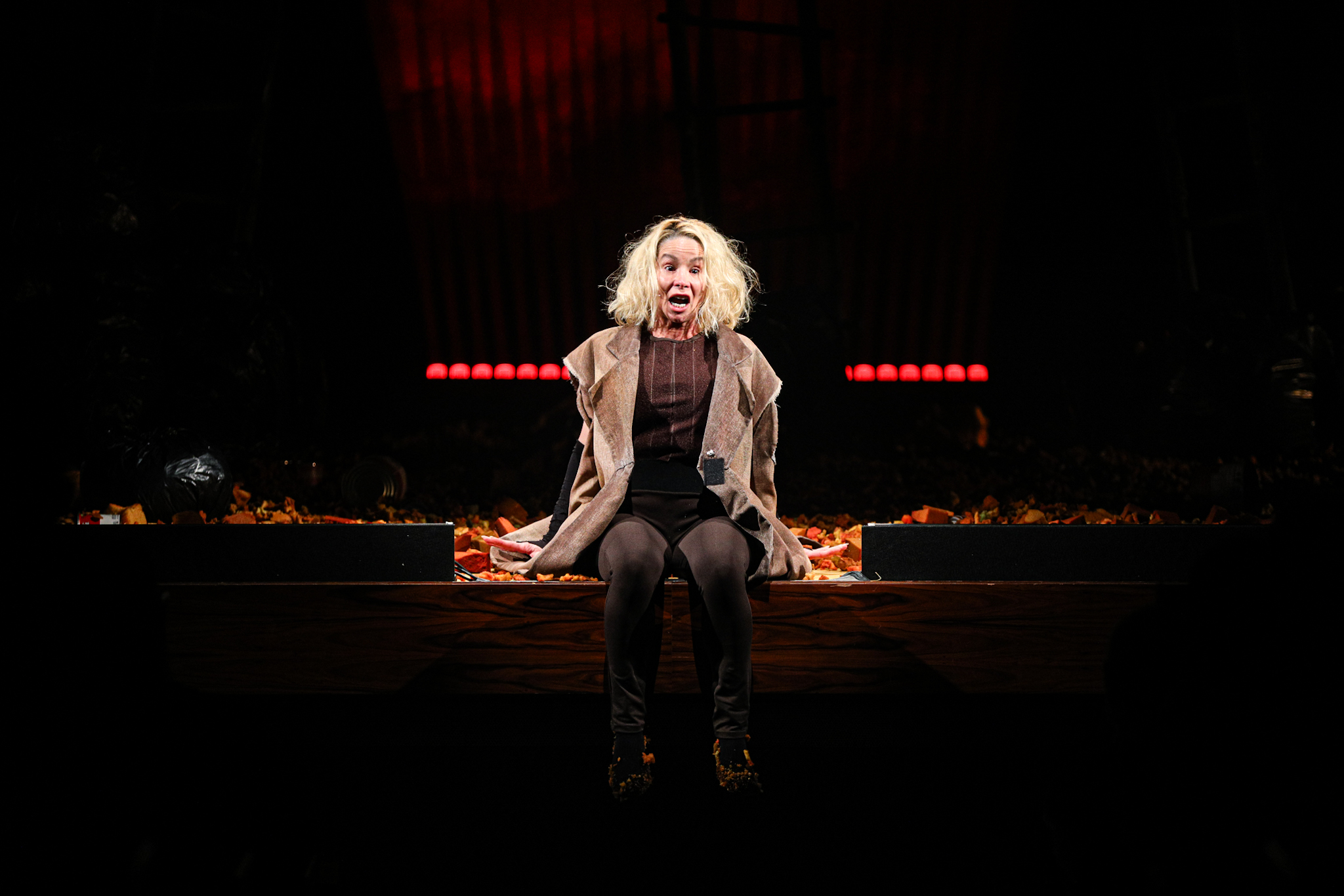 Primeiro solo de Danielle Winits é apresentado no Teatro Copacabana Palace