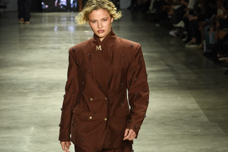 mundo da moda - Famosos prestigiam o sexto dia do SPFW em passarelas que unem tradição e modernidade