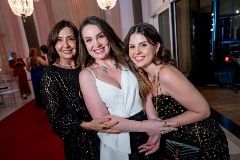 Noite de reconhecimento - Troféu Check Up 2025 homenageia profissionais da saúde e estética com tapete vermelho e show de Daniel Boaventura