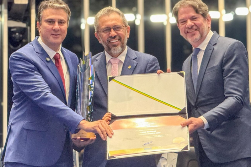 Elmano valoriza apoio de Camilo nas eleições; Cid alerta que saída do MEC é um risco para a campanha