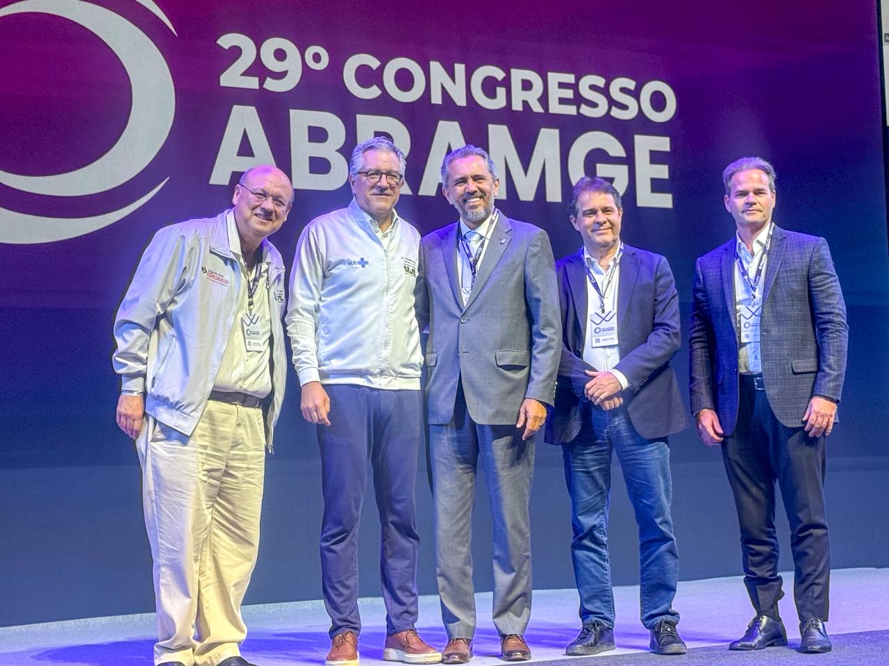 Elmano e Evandro assinam convênio público-privado para ampliar atendimentos do SUS no Ceará