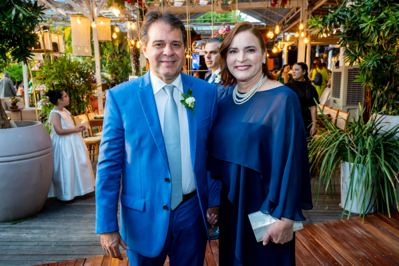 Chuva de arroz - Victória Macêdo e Everardo Silveira dizem “sim” em cerimônia na Igreja do Líbano