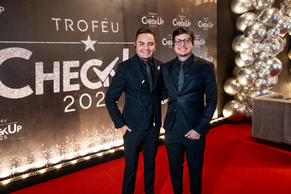 Felipe Aconteça E Pedro Brito