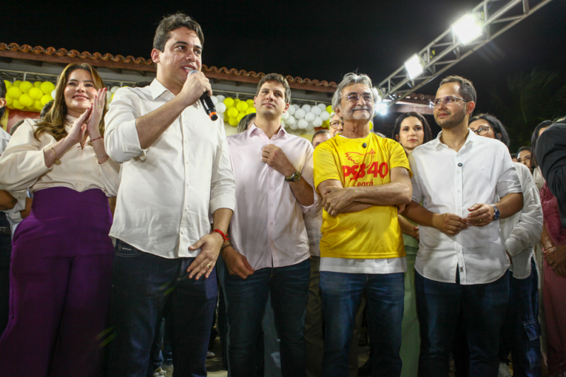 Novas alianças - Com presença de Cid Gomes, Acilon Gonçalves e oito prefeitos do Ceará se filiam ao PSB durante encontro no Eusébio