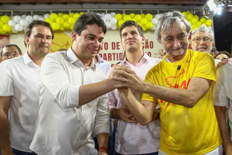 Novas alianças - Com presença de Cid Gomes, Acilon Gonçalves e oito prefeitos do Ceará se filiam ao PSB durante encontro no Eusébio