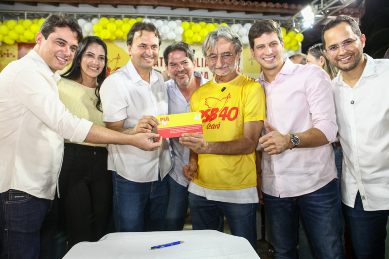 Novas alianças - Com presença de Cid Gomes, Acilon Gonçalves e oito prefeitos do Ceará se filiam ao PSB durante encontro no Eusébio