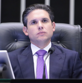 Hugo Motta movimenta Câmara por derrubada de veto e recalibra debate sobre o 8 de janeiro