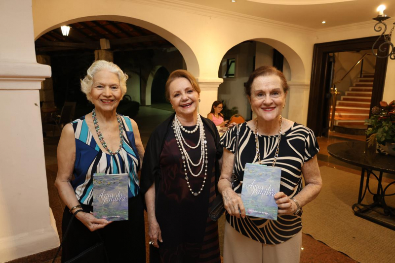 Versos em cena - Lourdinha Leite Barbosa lança livro “Água da Palavra” em noite poética no Ideal Clube