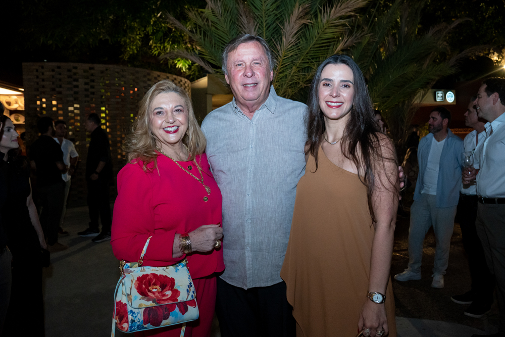Jacqueline Otoch, José E Vivian Simões