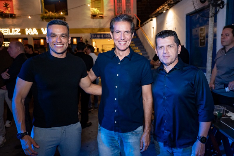 Sessão Parabéns - Rafael Sá brinda à nova idade em festa animada na Vila Tabajara