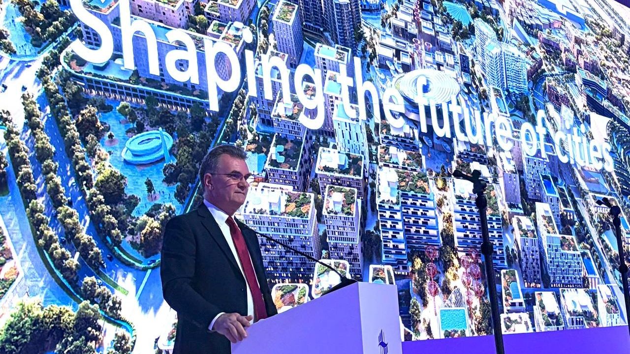 Gestão de Fortaleza apresenta ações em resiliência e sustentabilidade urbana durante fórum em Dubai