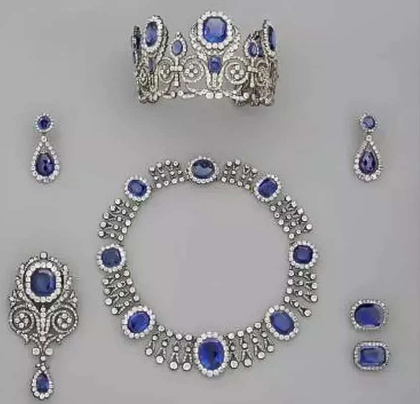 Joias Roubadas Louvre 1 2