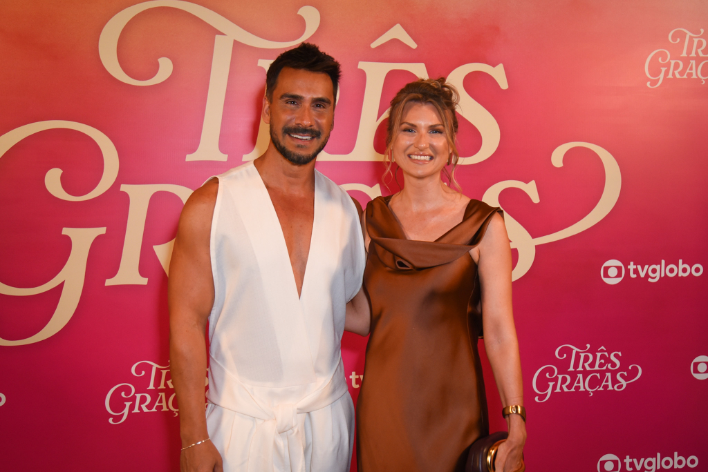 Julio Rocha E Karoline Kleine.