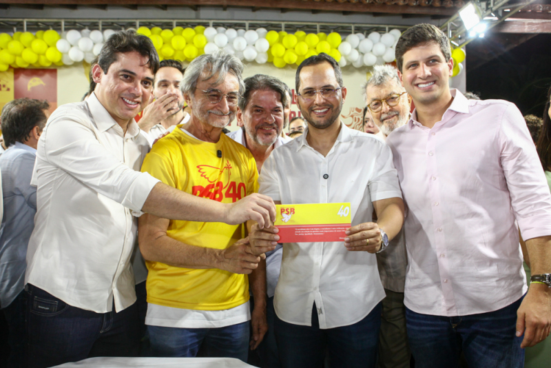 Novas alianças - Com presença de Cid Gomes, Acilon Gonçalves e oito prefeitos do Ceará se filiam ao PSB durante encontro no Eusébio