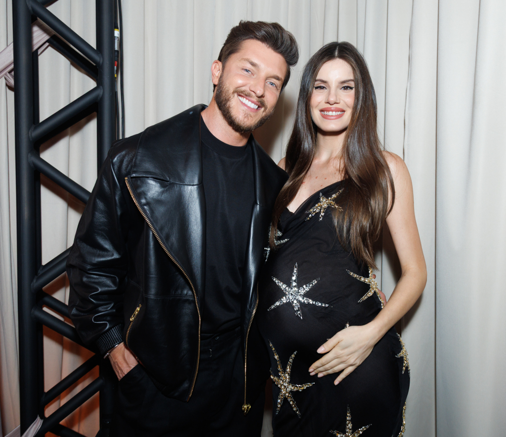 Kleber Toledo E Camila Queiroz