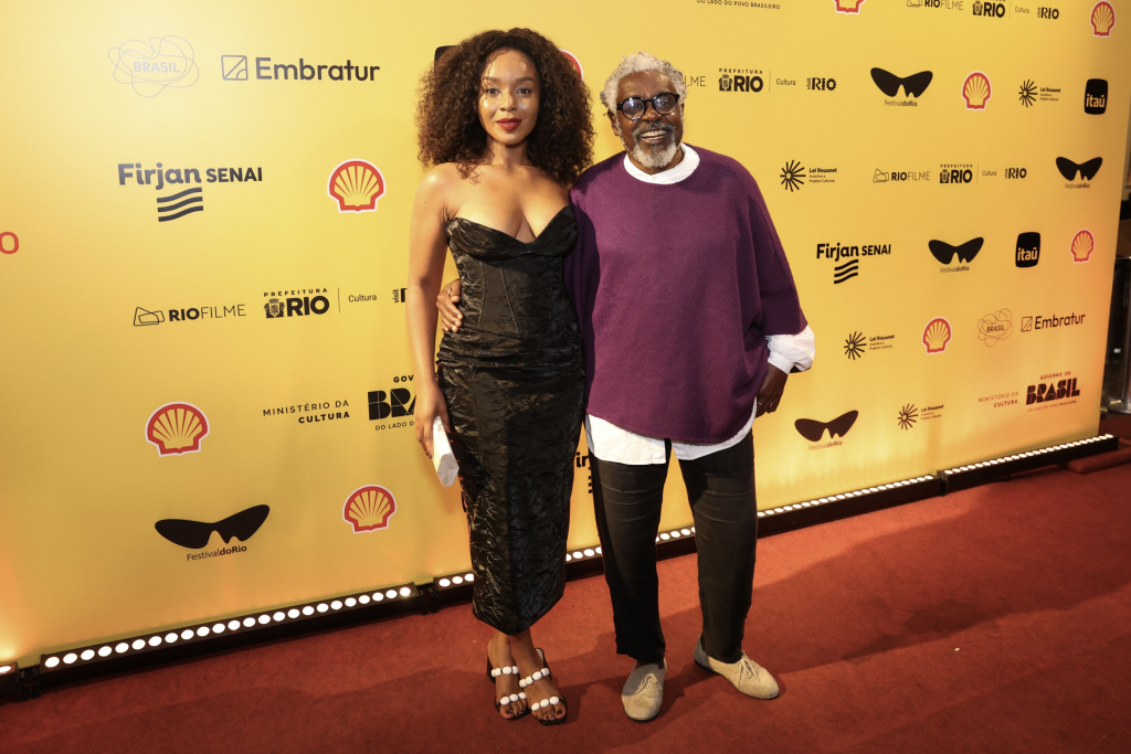 Larissa Nunes E Romeu Evaristo