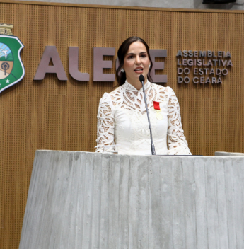 Aniversário de Lia de Freitas destaca atuação social da primeira-dama do Ceará