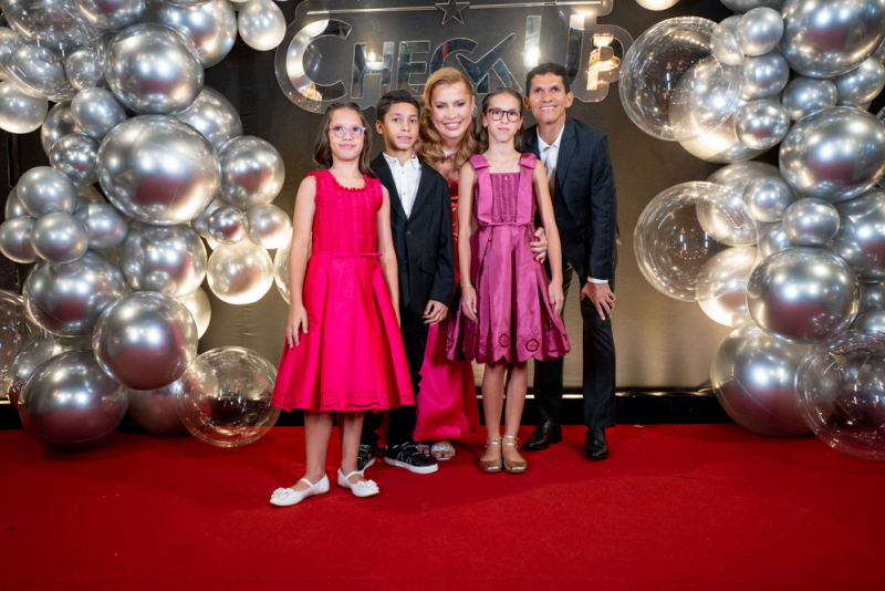 Noite de reconhecimento - Troféu Check Up 2025 homenageia profissionais da saúde e estética com tapete vermelho e show de Daniel Boaventura