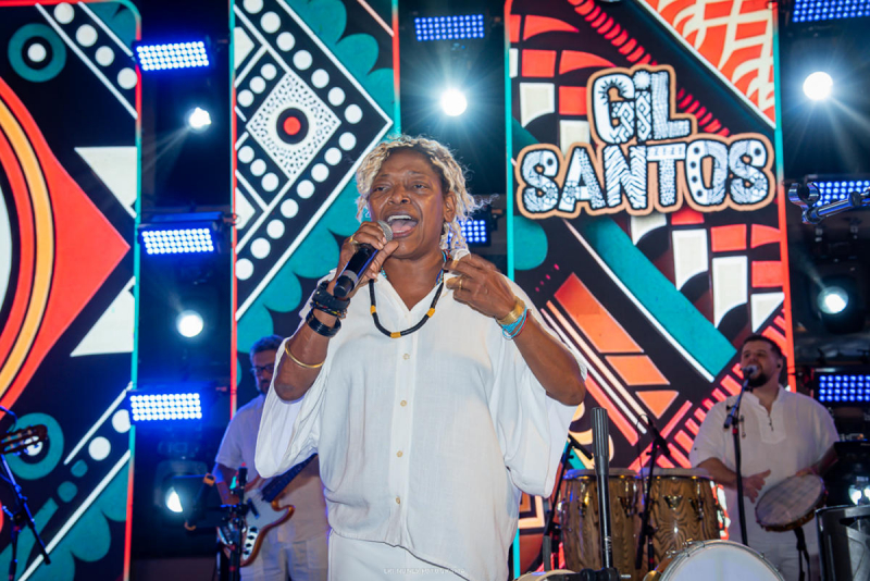 Brinde à vida - Gil Santos festeja nova idade com White Party animada por Mart’nália, Gretchen e Marcos Lessa na Taíba