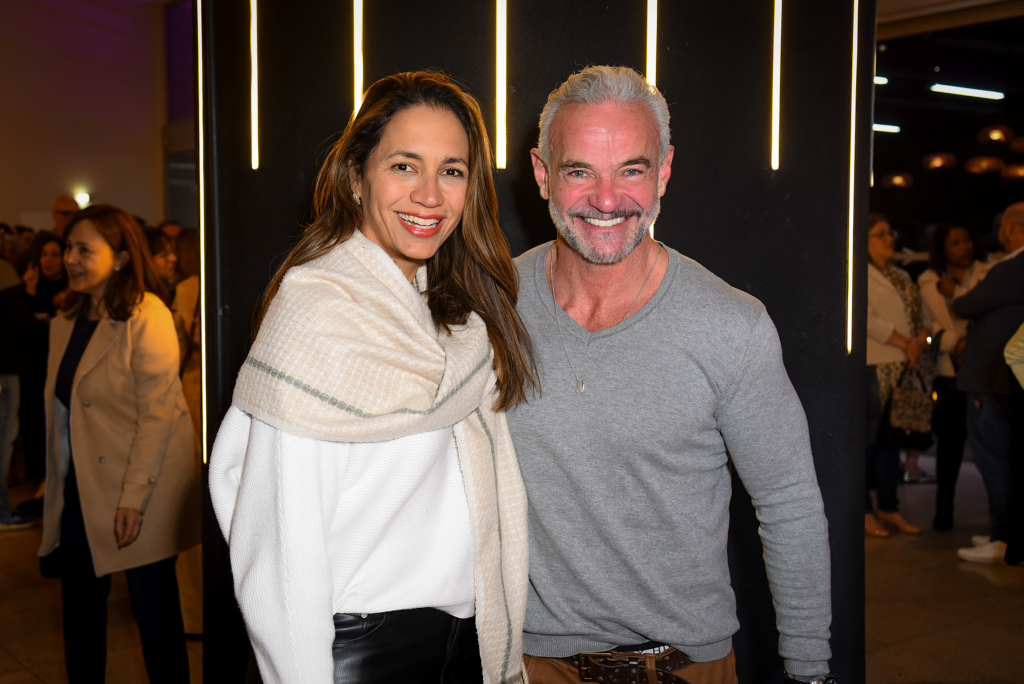 Mateus Carierri E Esposa 18314