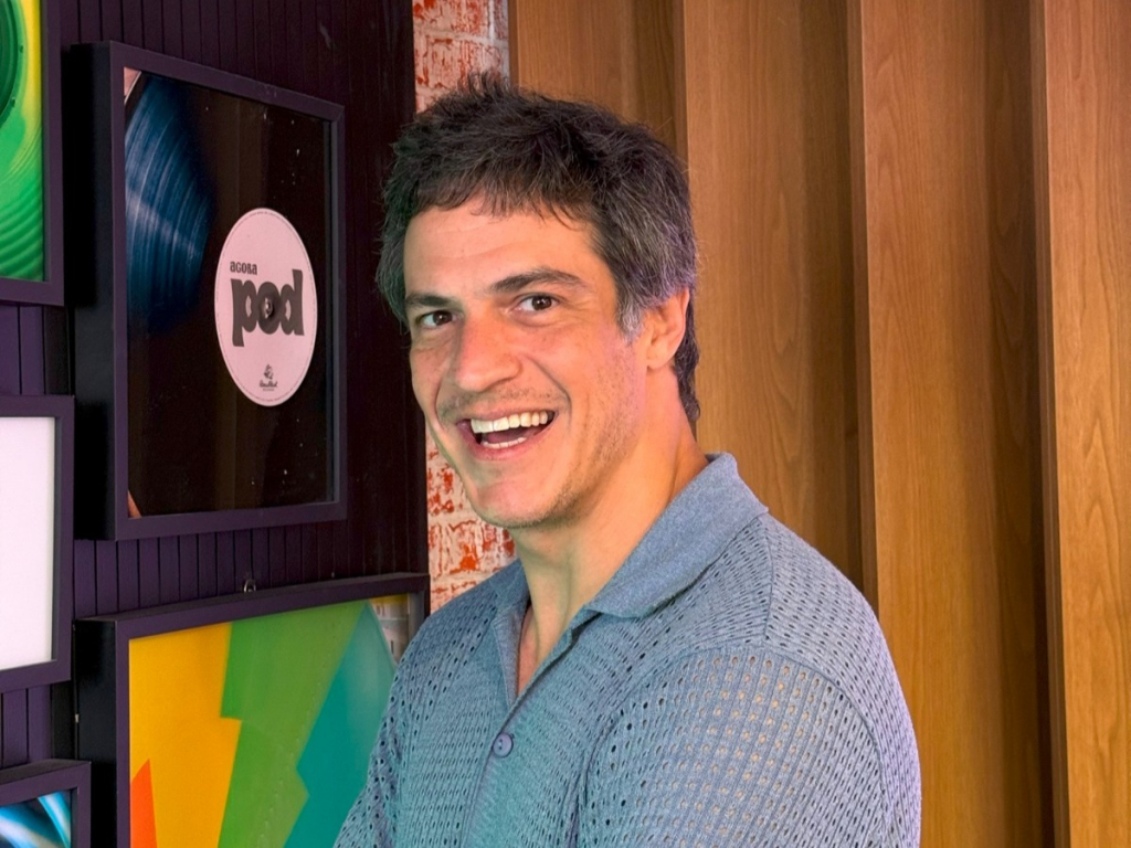 Mateus Solano Durante Gravação Do Podcast Agora Pod (2)